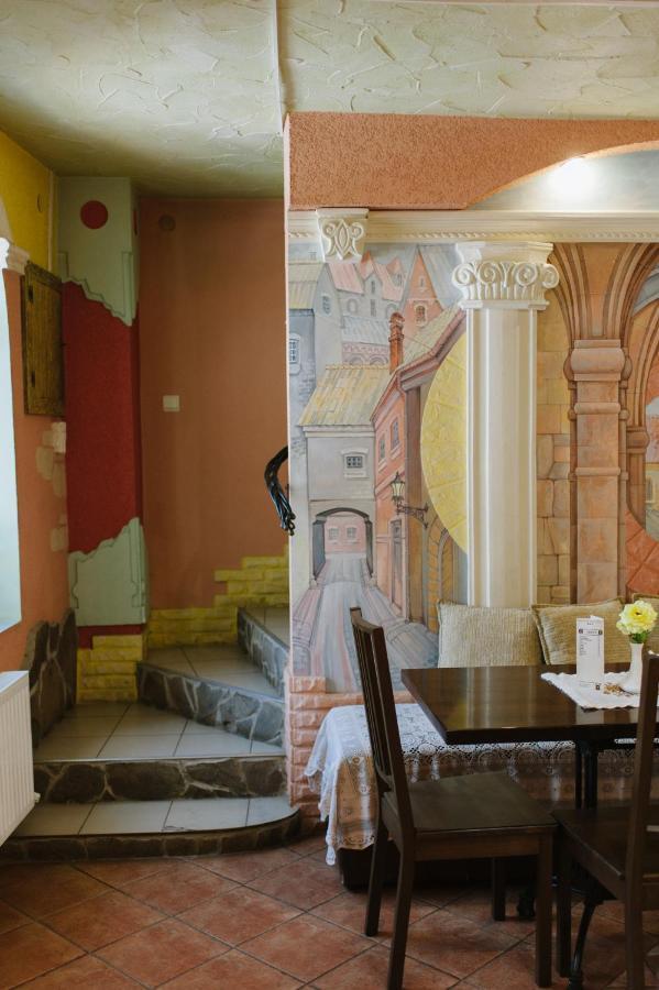 Mala Praha Hotel Uzhhorod Exterior photo