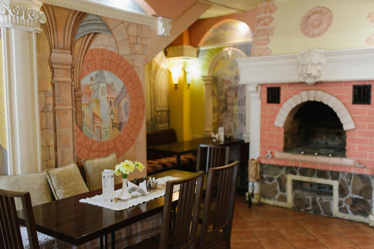 Mala Praha Hotel Uzhhorod Exterior photo